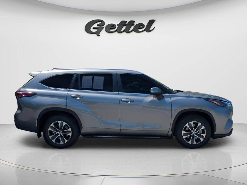 Certified 2026 Toyota Highlander XLE image 6