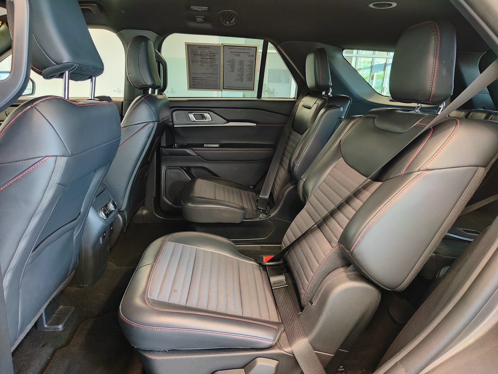 Used 2025 Ford Explorer ST-Line AWD/4WD image 12