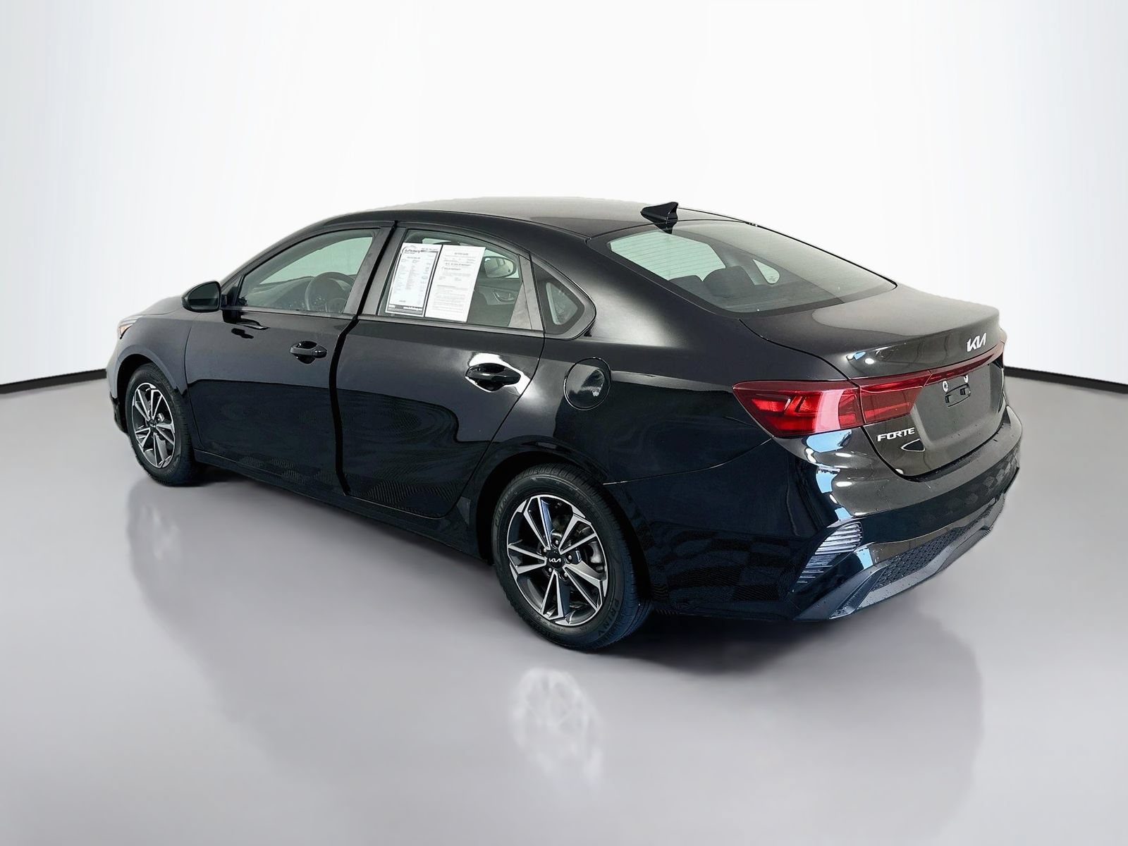 Used 2022 Kia Forte LXS FWD image 5