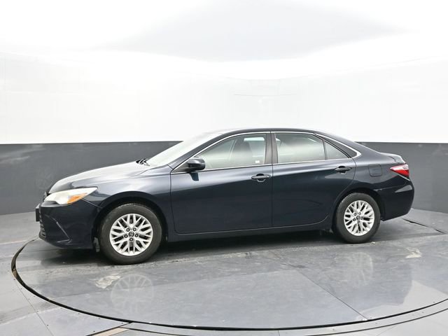 Used 2016 Toyota Camry LE image 2