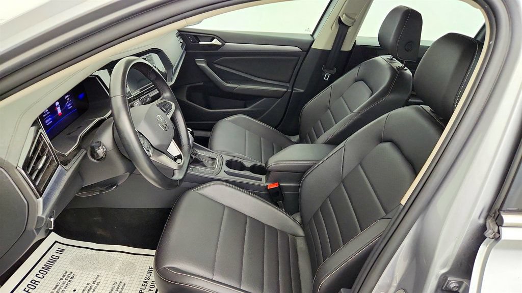 Used 2024 Volkswagen Jetta SE FWD image 16