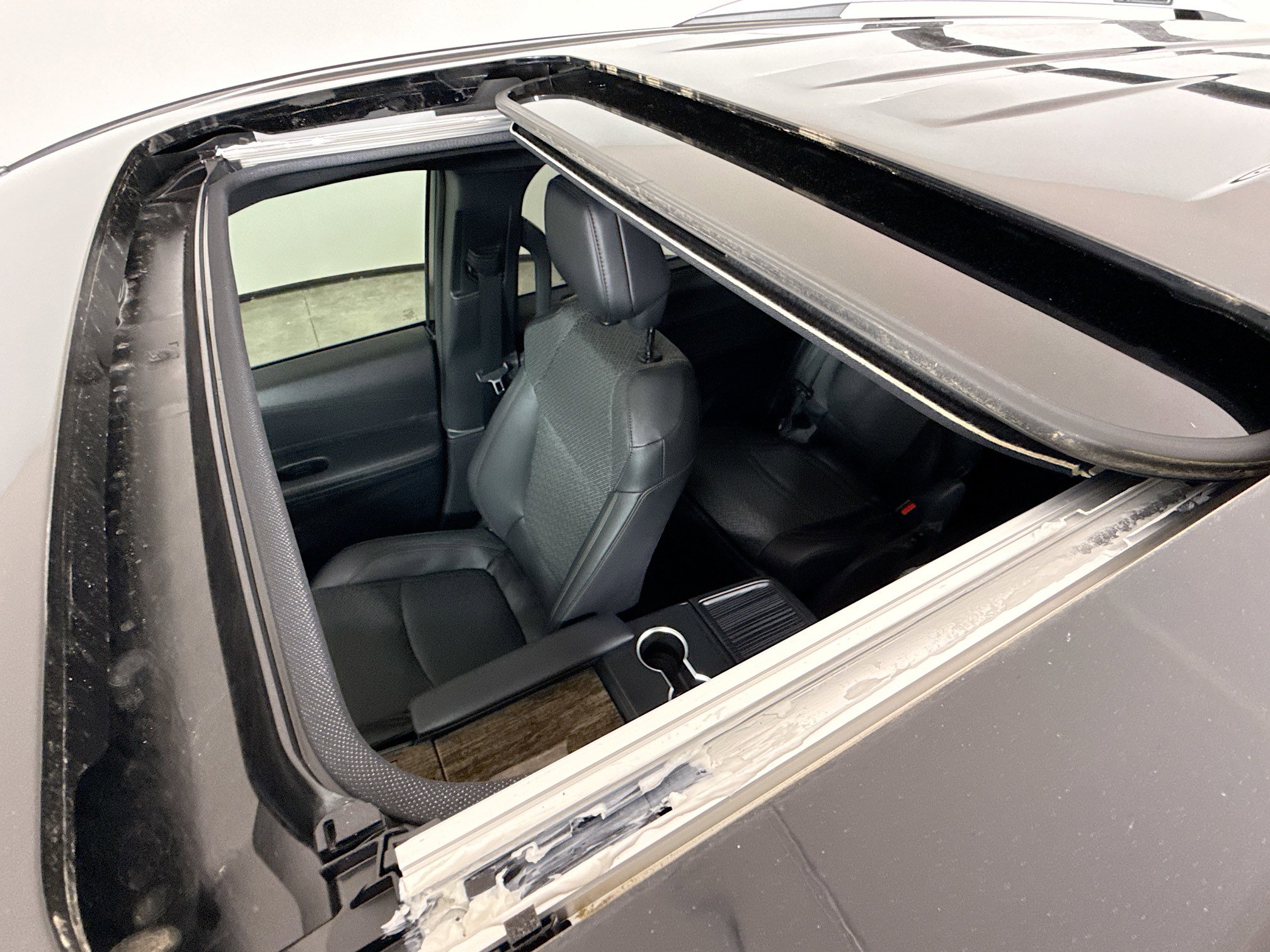 Used 2025 Toyota Sienna Platinum FWD image 14