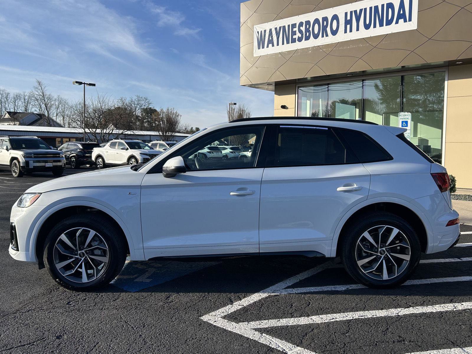 Used 2024 Audi Q5 2.0T Premium image 3