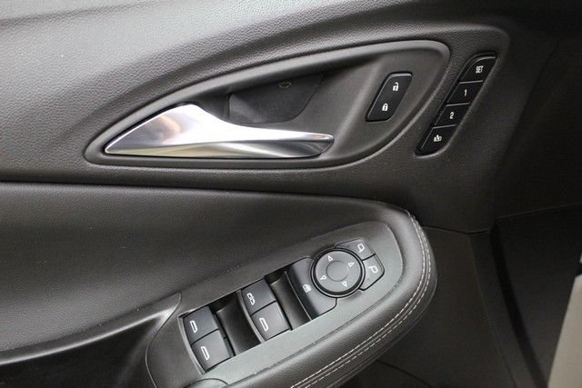 Used 2023 Buick Encore GX Essence w/ Experience Buick Package FWD image 18
