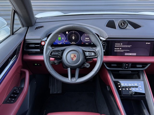 Certified 2025 Porsche Macan Electric image 18