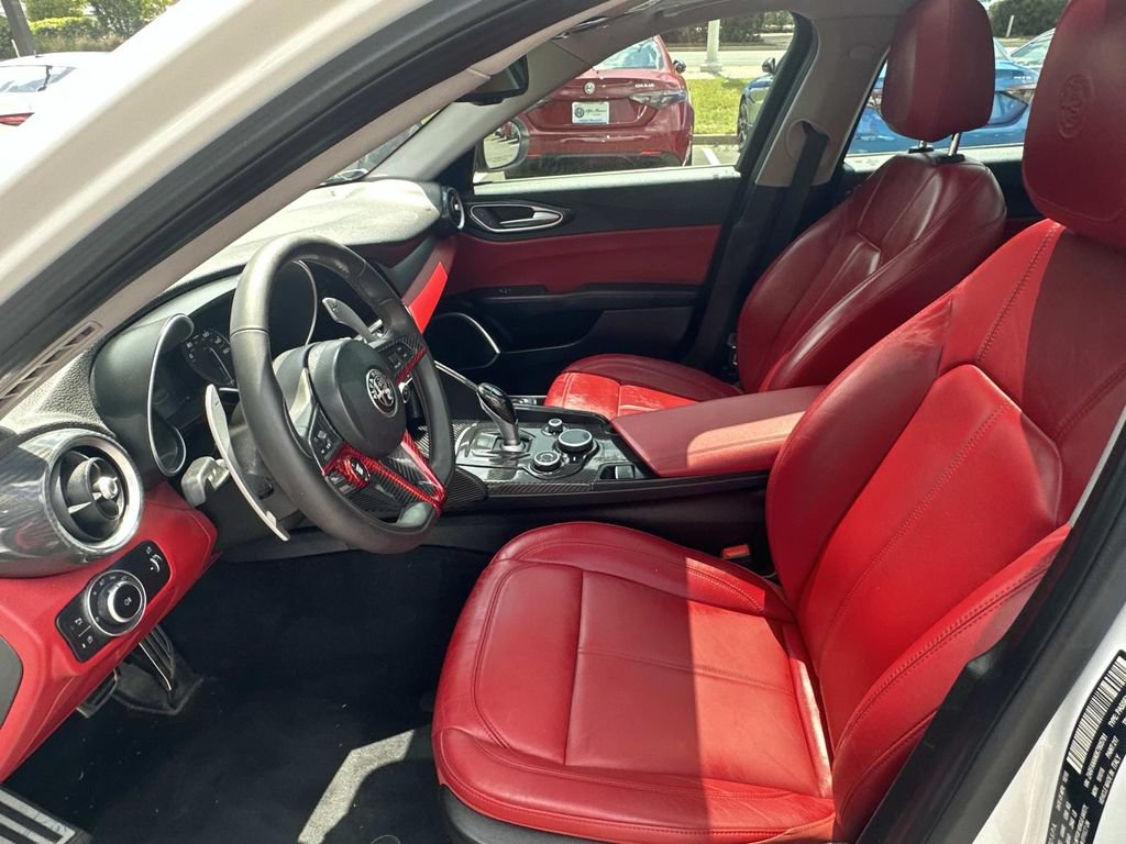 Used 2019 Alfa Romeo Giulia AWD w/ Quick Order Package 22J Sport image 17