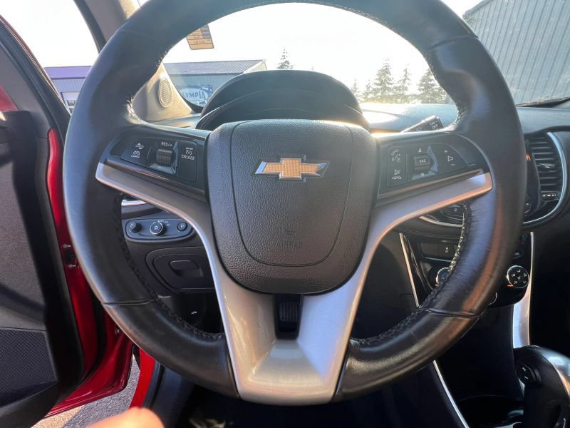 Used 2017 Chevrolet Trax Premier w/ Driver Confidence II Package FWD image 26