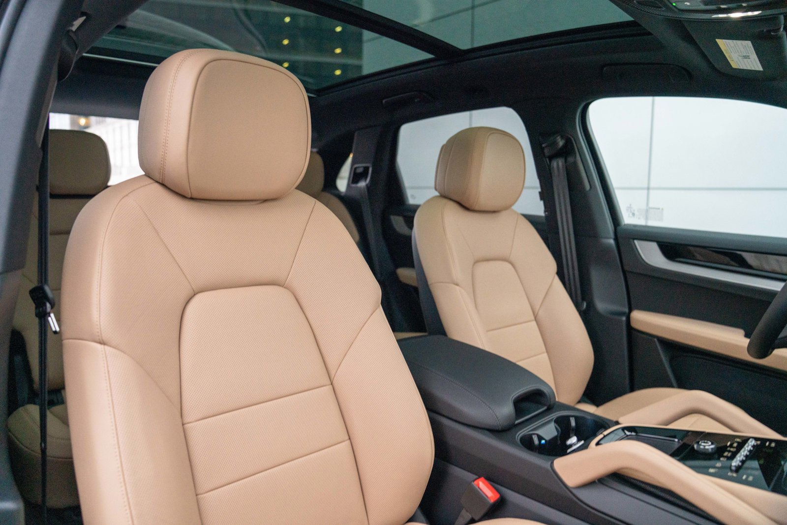 Certified 2026 Porsche Cayenne AWD/4WD image 25