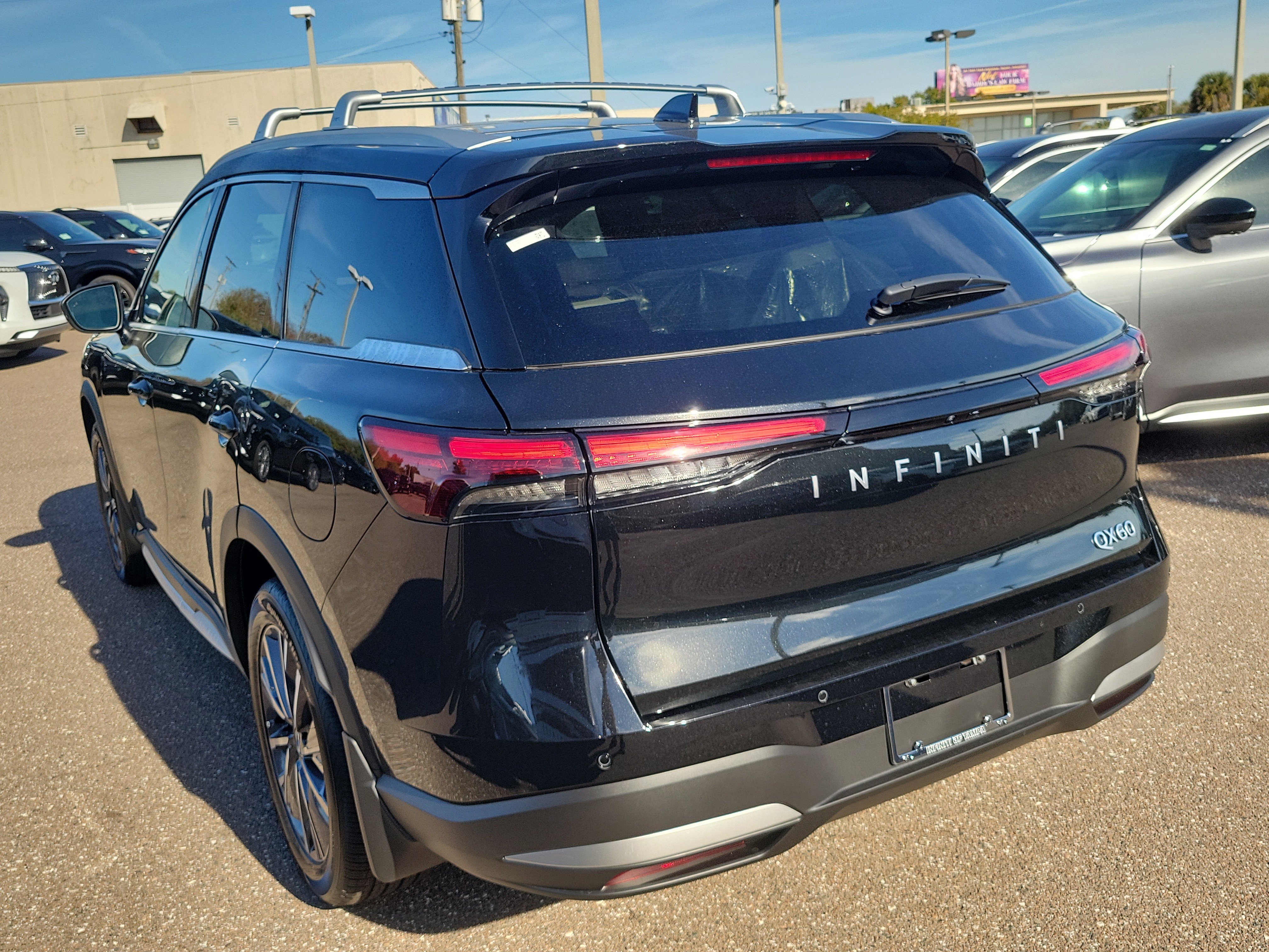 New 2026 INFINITI QX60 Luxe w/ Family Package image 4