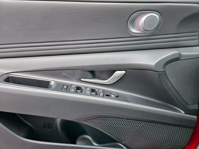 Certified 2025 Hyundai Elantra SEL FWD image 15