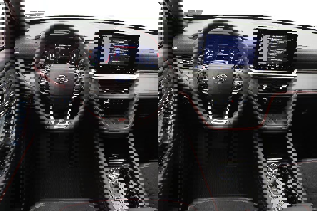 Used 2025 Ford Explorer ST image 15