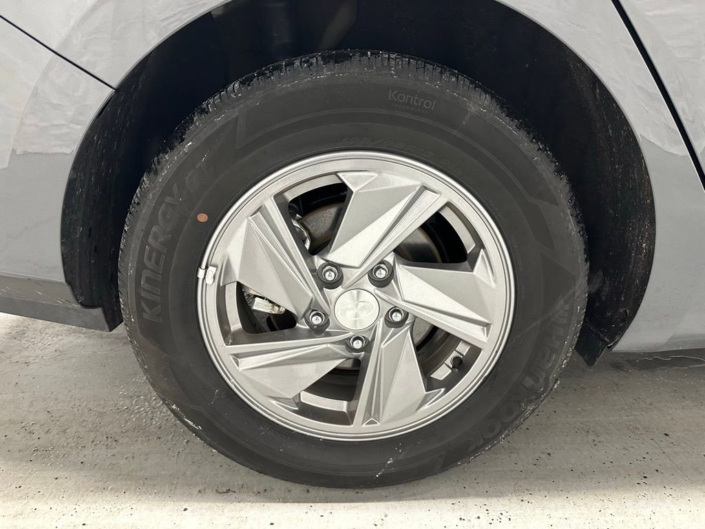 Used 2025 Hyundai Elantra SE image 59