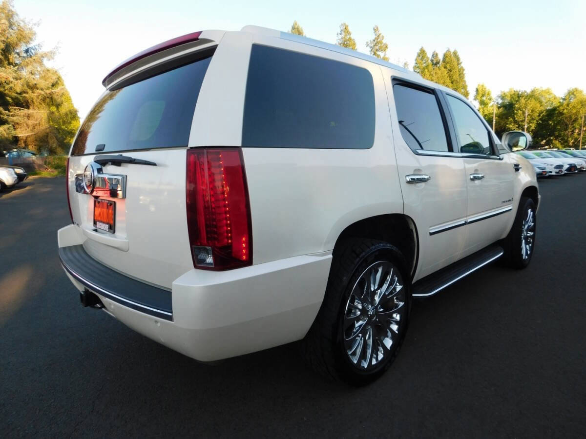 Used 2007 Cadillac Escalade AWD w/ Information Package image 2