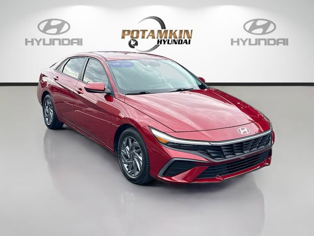 Certified 2024 Hyundai Elantra SEL FWD image 3