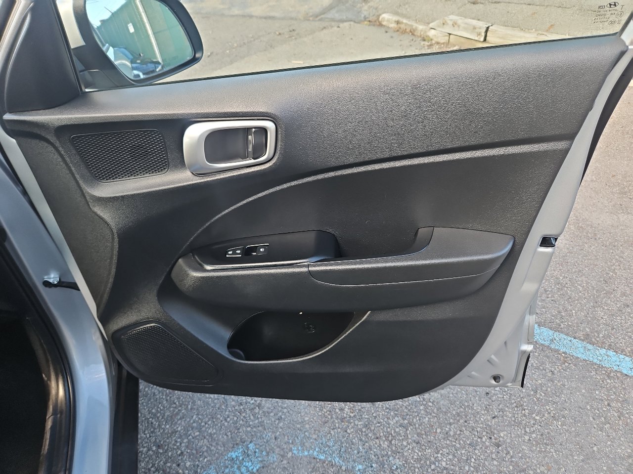 Used 2020 Hyundai Venue SEL image 15