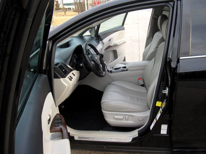 Used 2012 Toyota Venza XLE AWD/4WD image 17