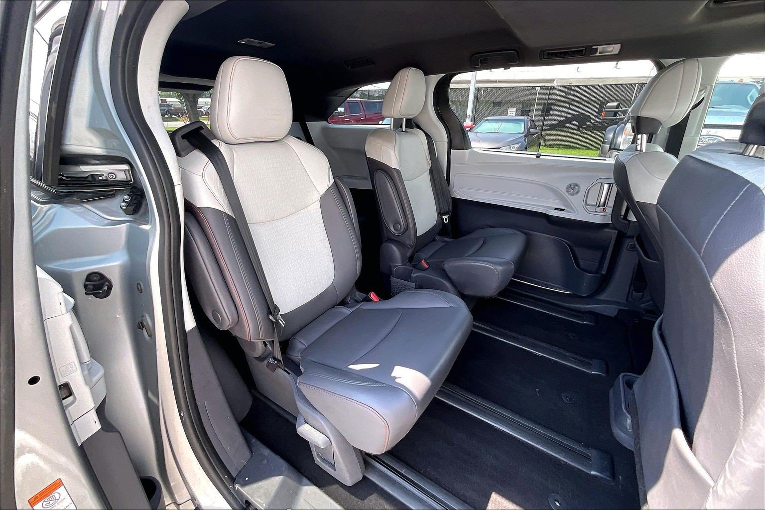 Used 2021 Toyota Sienna XSE AWD/4WD image 31