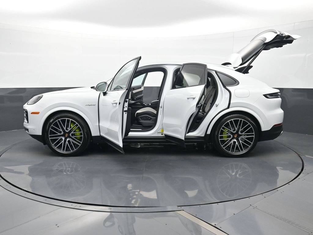New 2026 Porsche Cayenne E-Hybrid Coupe AWD/4WD image 30