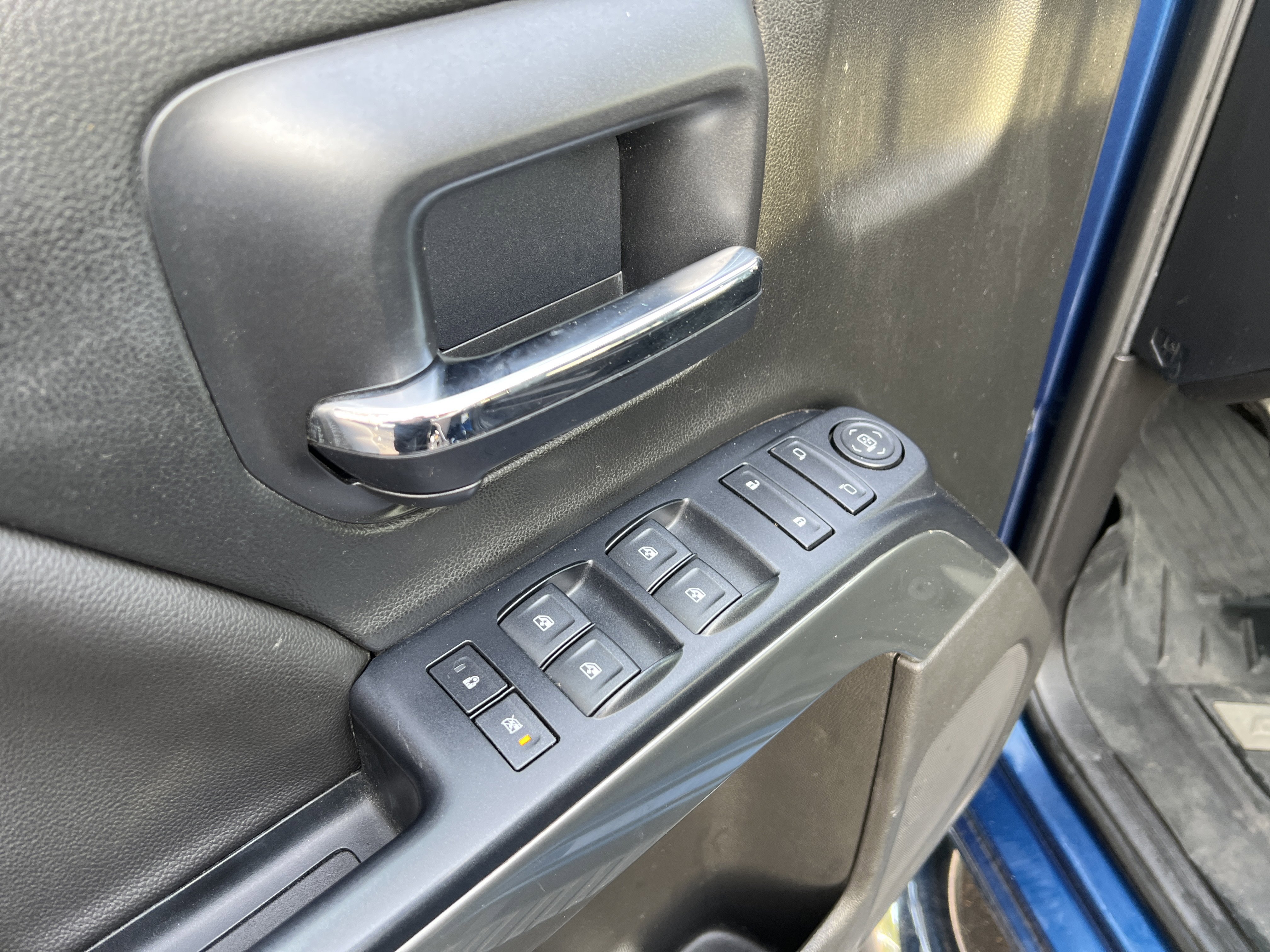 Used 2018 Chevrolet Silverado 1500 LT w/ All Star Edition image 15