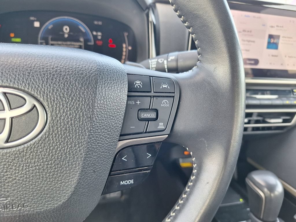 Used 2025 Toyota Camry SE FWD image 16