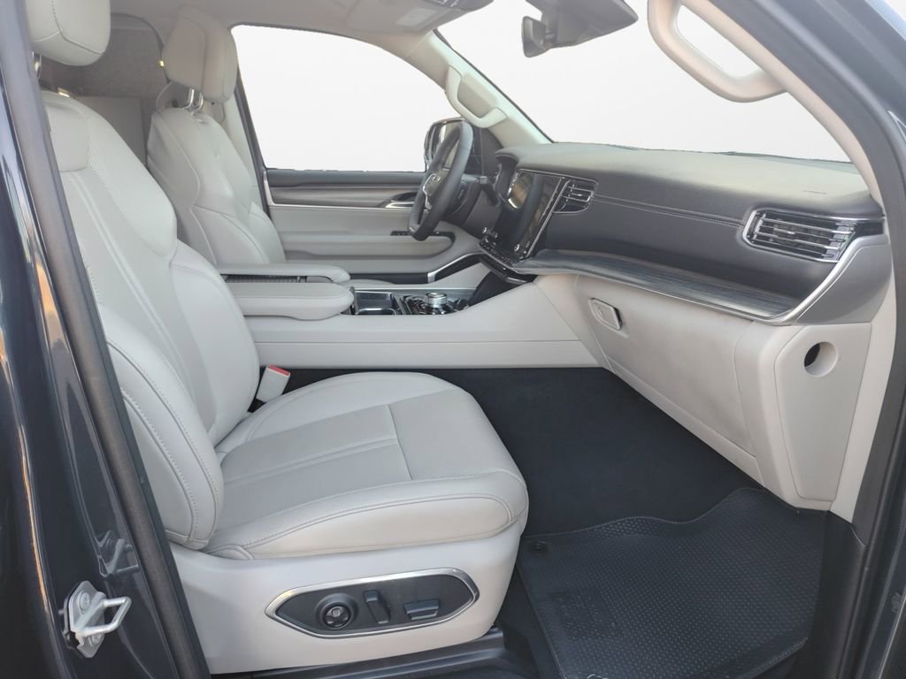 Used 2024 Jeep Wagoneer L Series III image 24