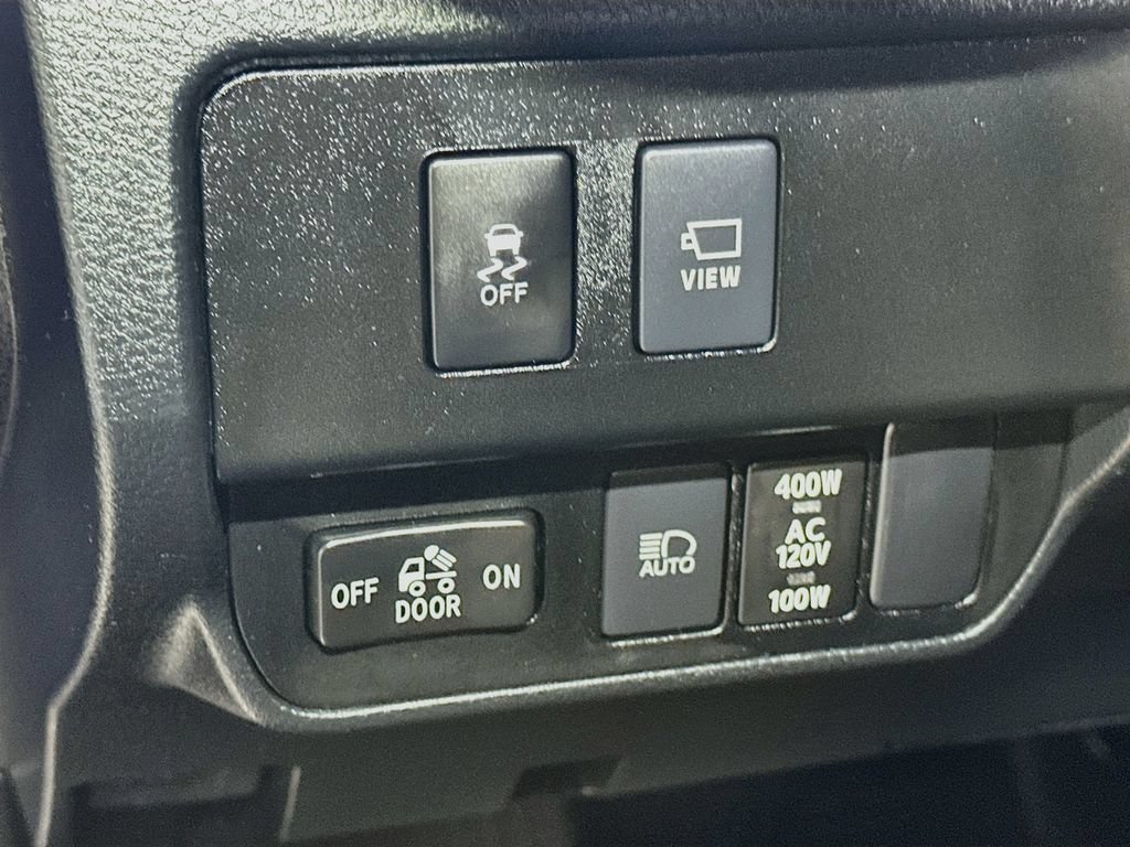 Used 2022 Toyota Tacoma TRD Off-Road w/ TRD Premium Off Road Package AWD/4WD image 10