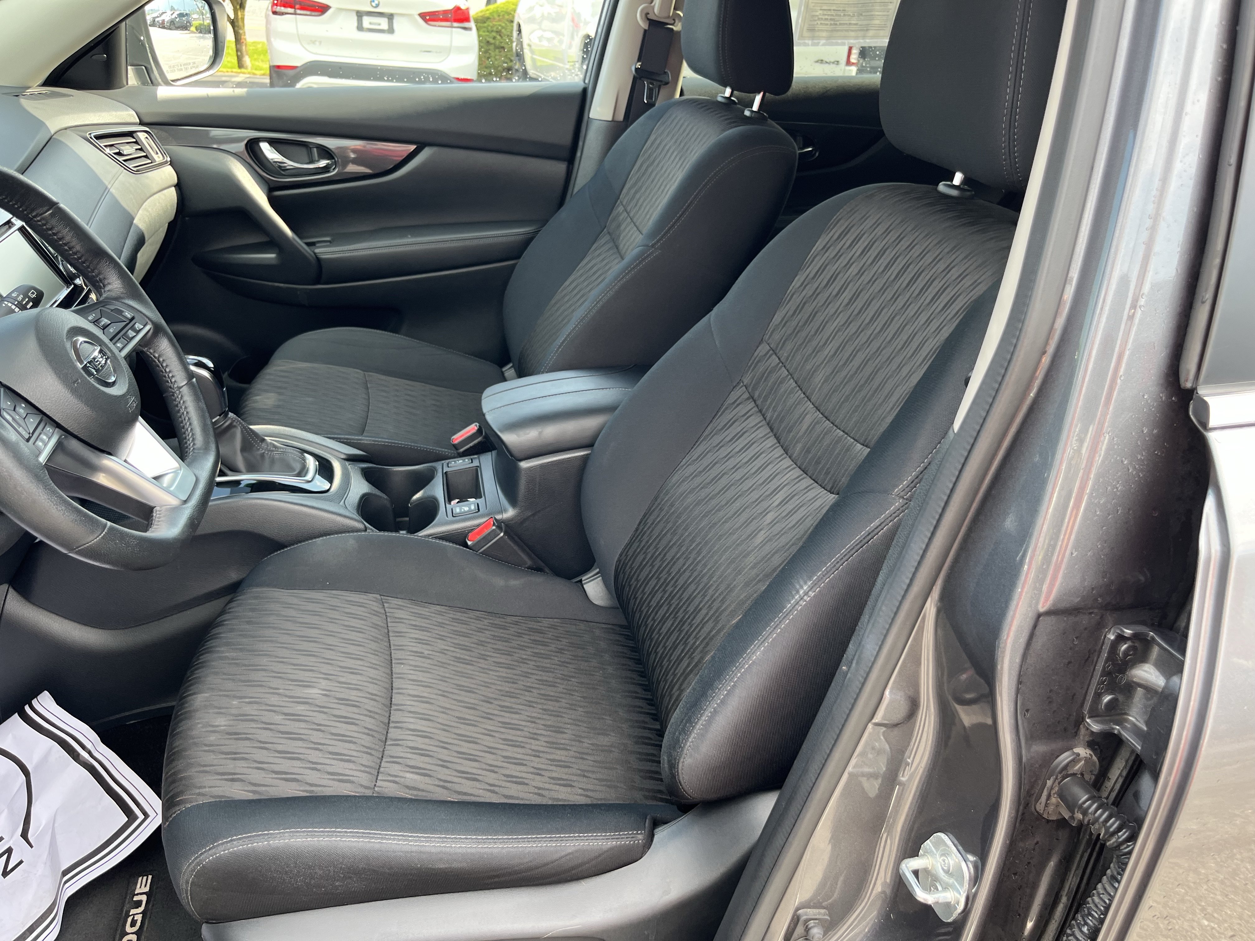 Used 2018 Nissan Rogue SV w/ Premium Package AWD/4WD image 16