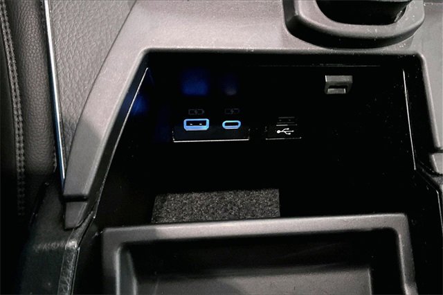 Used 2021 Toyota Avalon XLE w/ Moonroof Package image 16