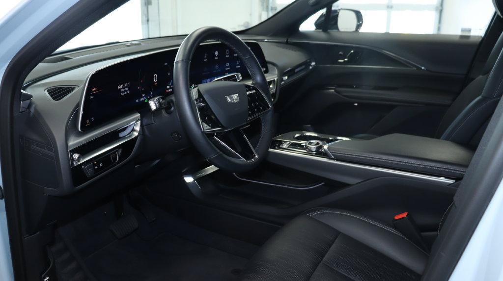 Certified 2024 Cadillac Lyriq Luxury AWD/4WD image 25