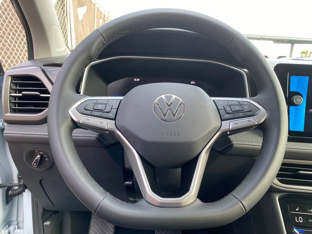 New 2026 Volkswagen Taos SE FWD image 32