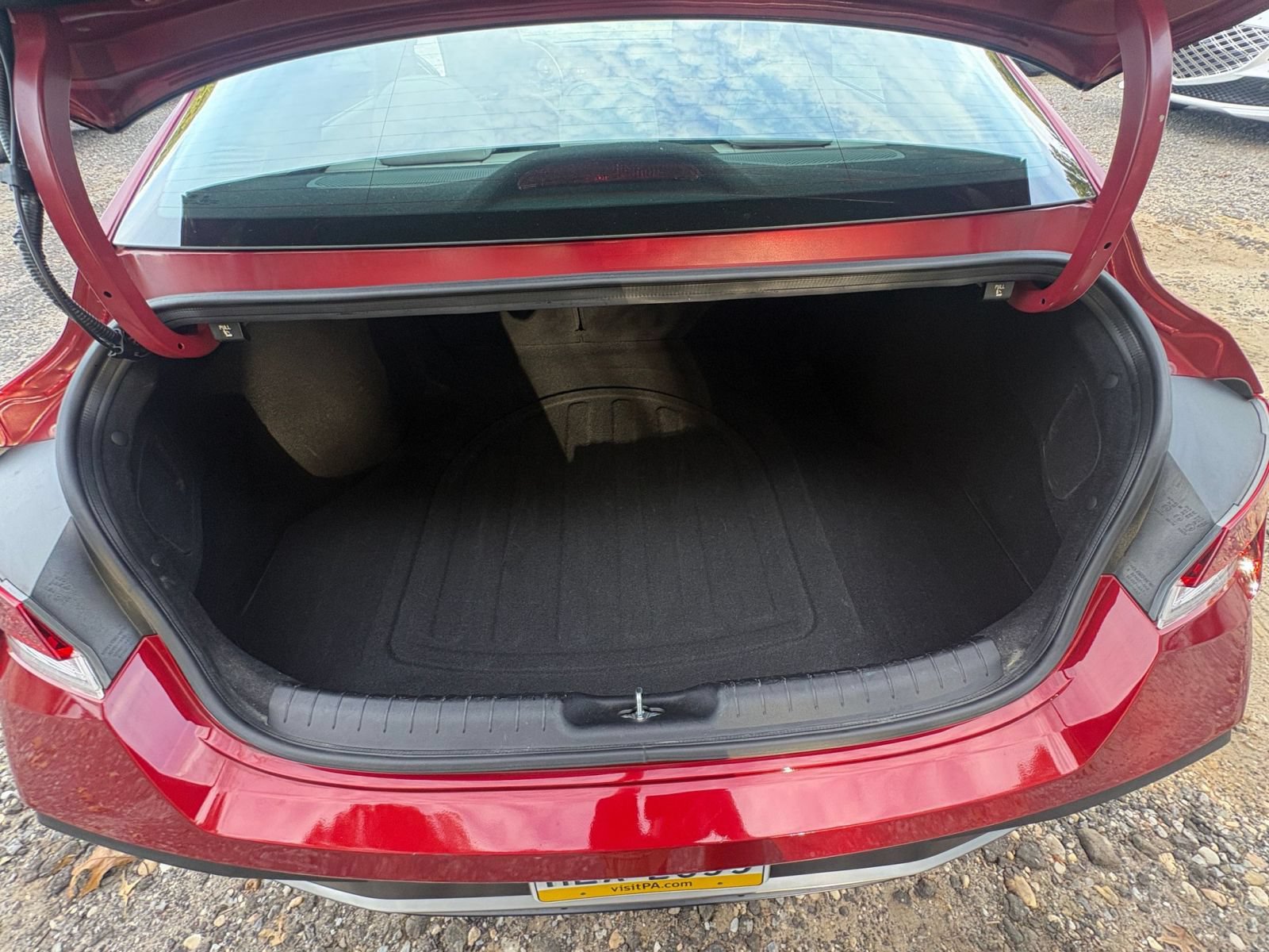 Used 2025 Hyundai Elantra Limited FWD image 29