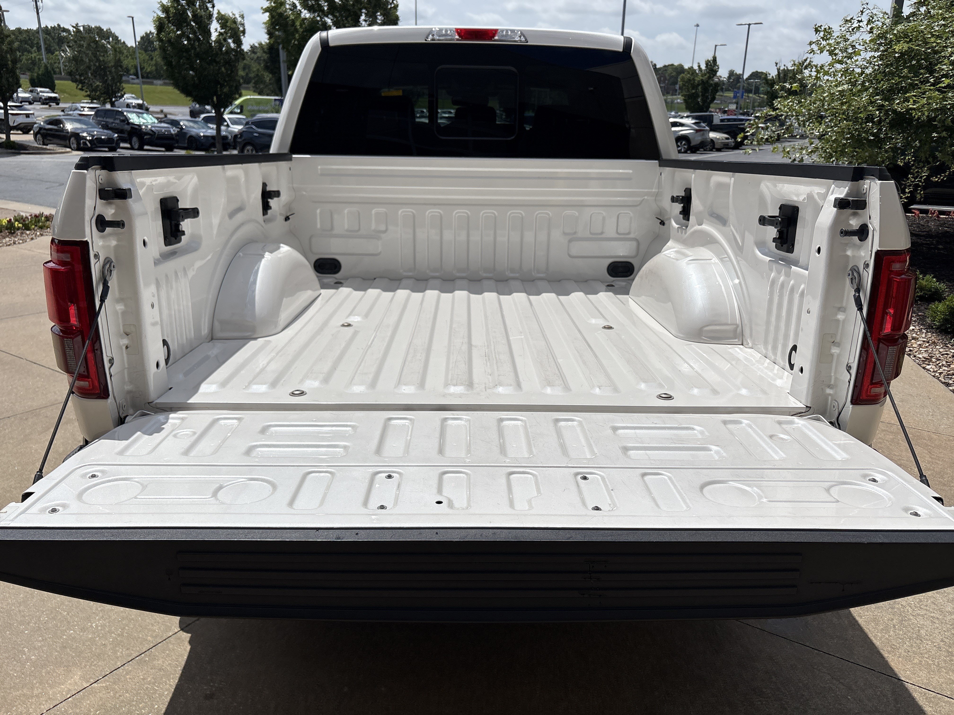 Used 2015 Ford F150 Lariat AWD/4WD image 30