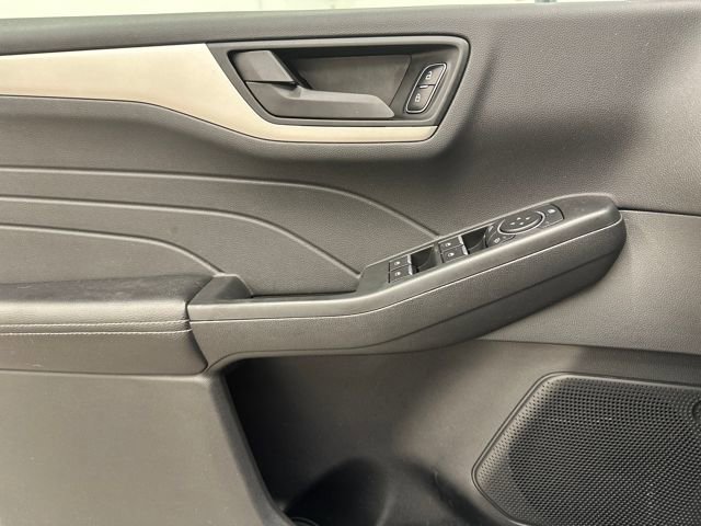 Used 2022 Ford Escape SE w/ Cold Weather Package image 26