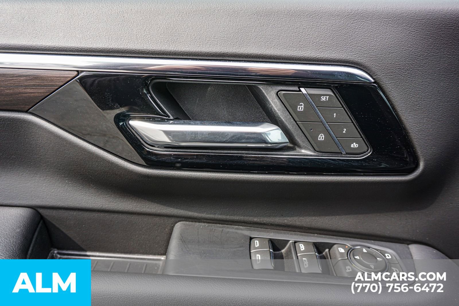 Used 2025 Chevrolet Suburban Premier AWD/4WD image 55