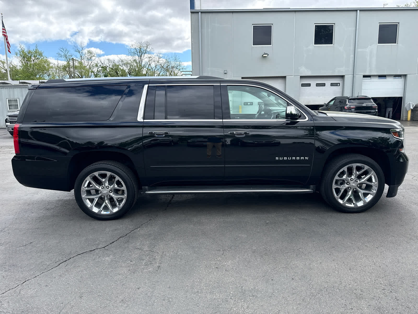 Used 2018 Chevrolet Suburban Premier w/ Max Trailering Package AWD/4WD image 2