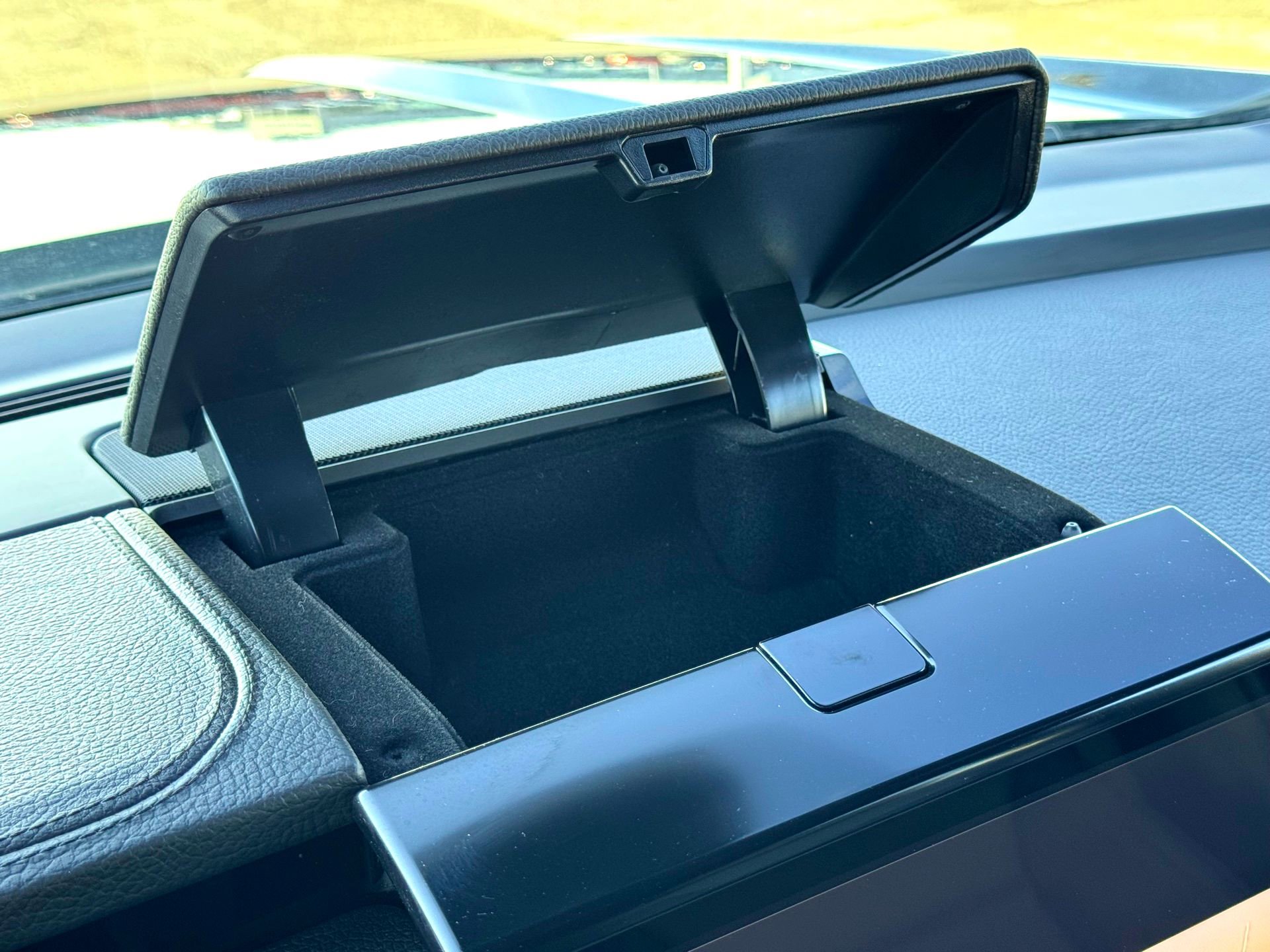 Used 2025 GMC Yukon Denali image 32