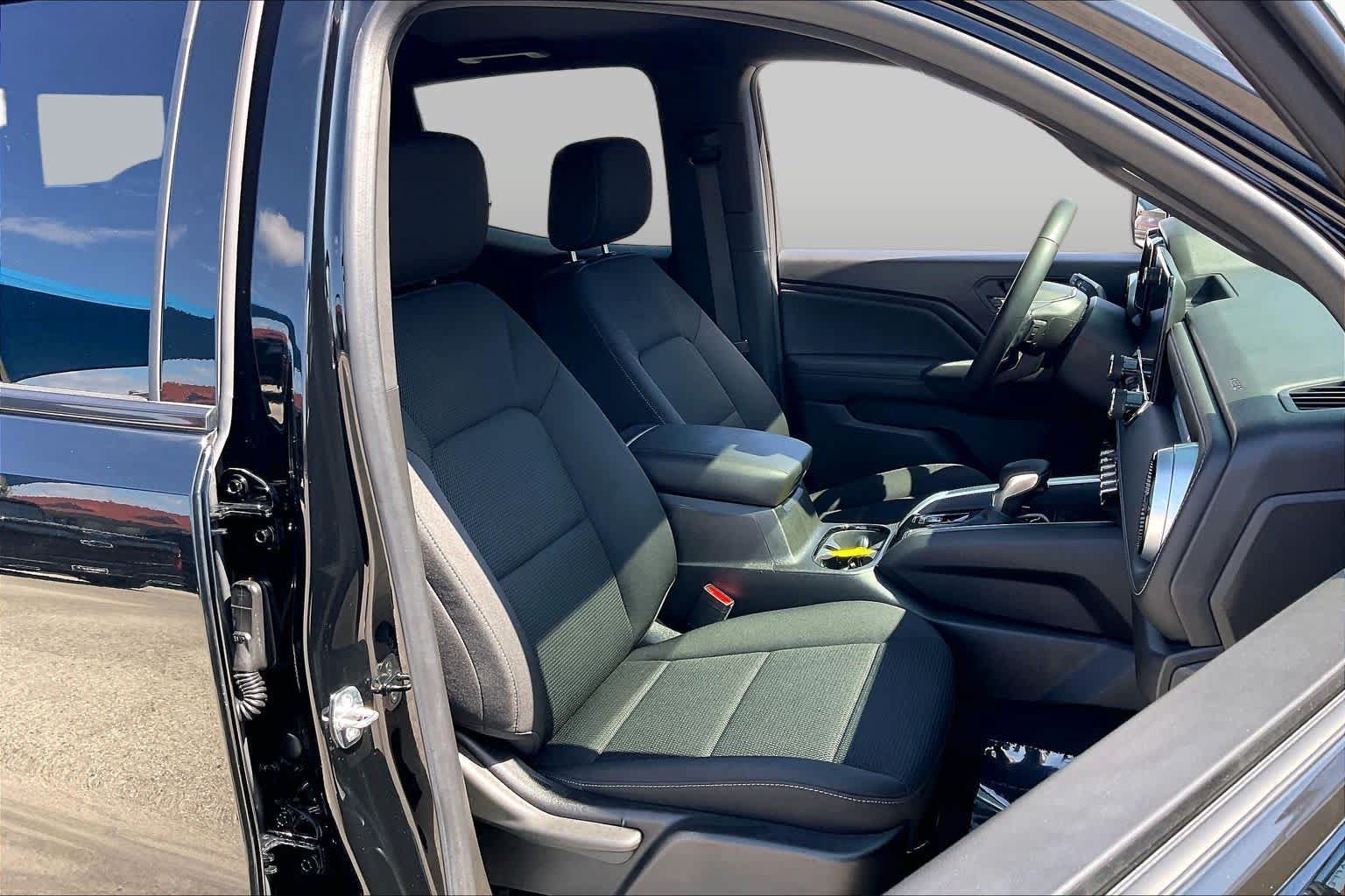 Used 2023 Chevrolet Colorado LT w/ LT Convenience Package II AWD/4WD image 8