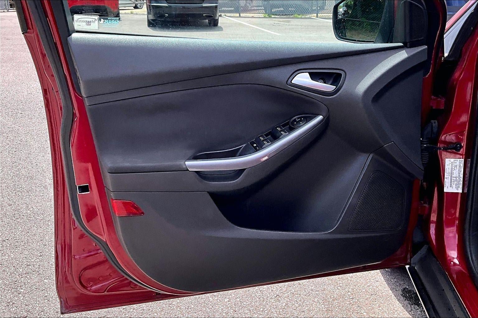 Used 2013 Ford Focus Titanium w/ Titanium Handling Pkg FWD image 22