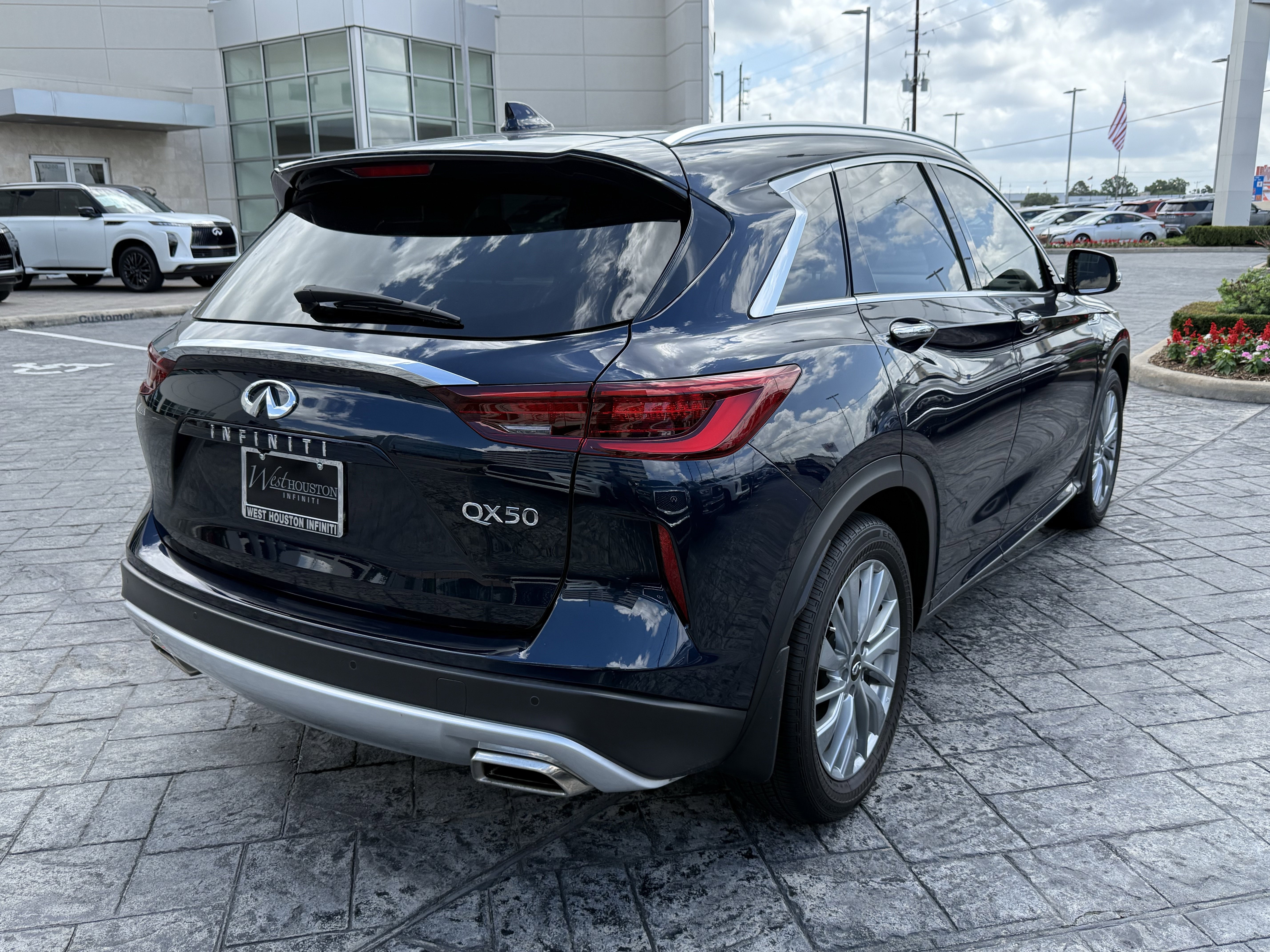 Certified 2024 INFINITI QX50 Luxe FWD image 3