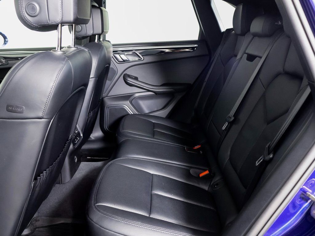 Used 2025 Porsche Macan image 9