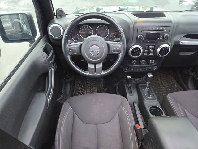 Used 2013 Jeep Wrangler Unlimited Sahara image 27