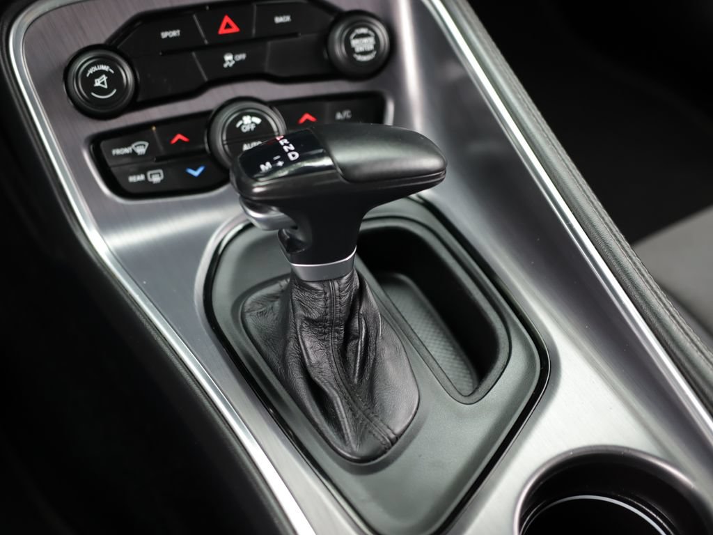 Used 2016 Dodge Challenger SXT RWD image 17