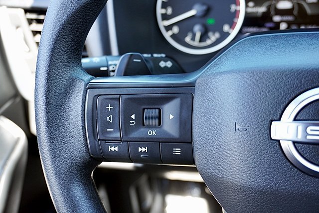 Used 2025 Nissan Rogue S AWD/4WD image 45