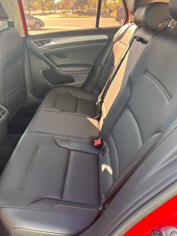 Used 2015 Volkswagen Golf TDI S image 7