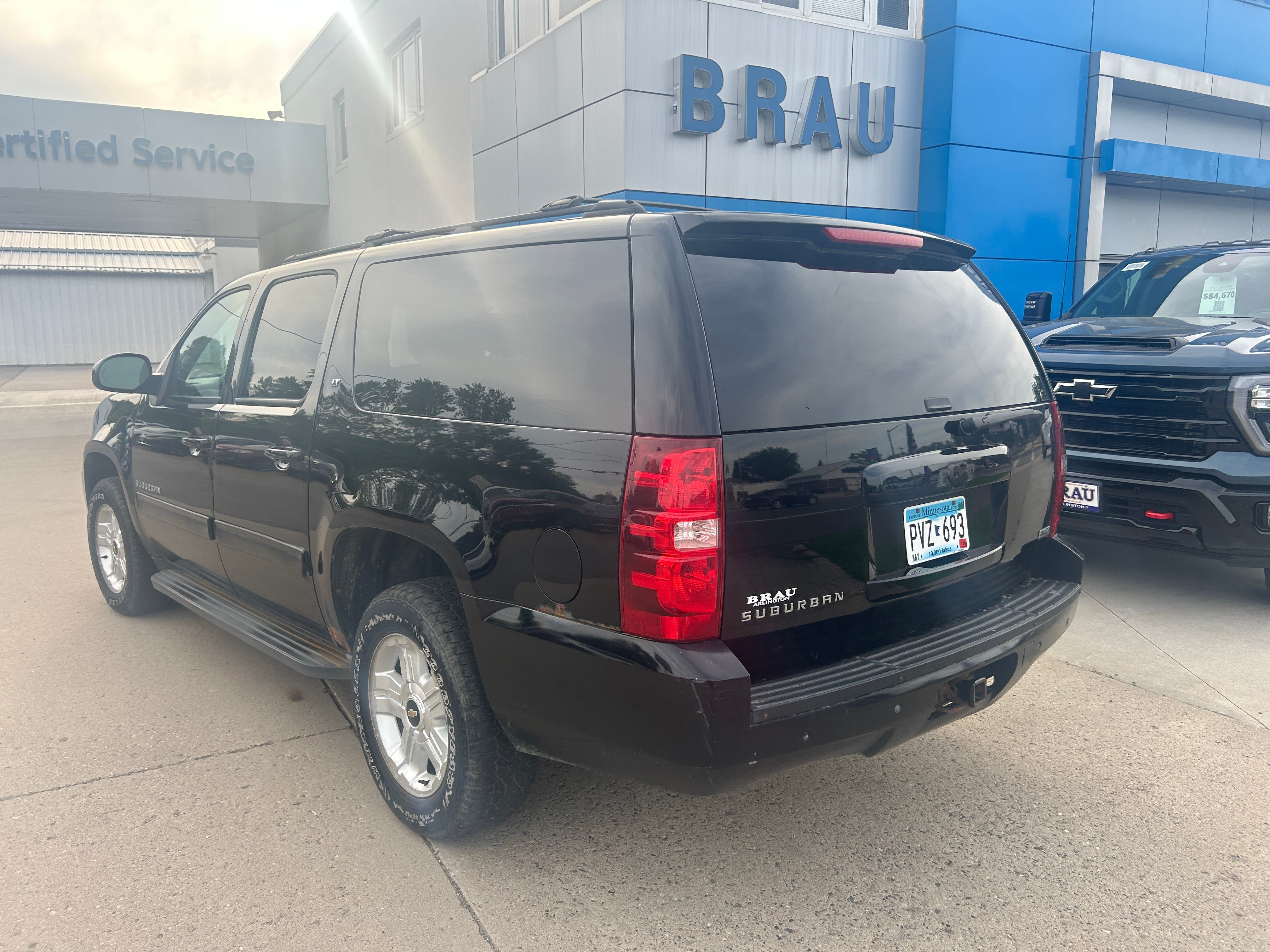 Used 2012 Chevrolet Suburban LT w/ Luxury Package AWD/4WD image 8