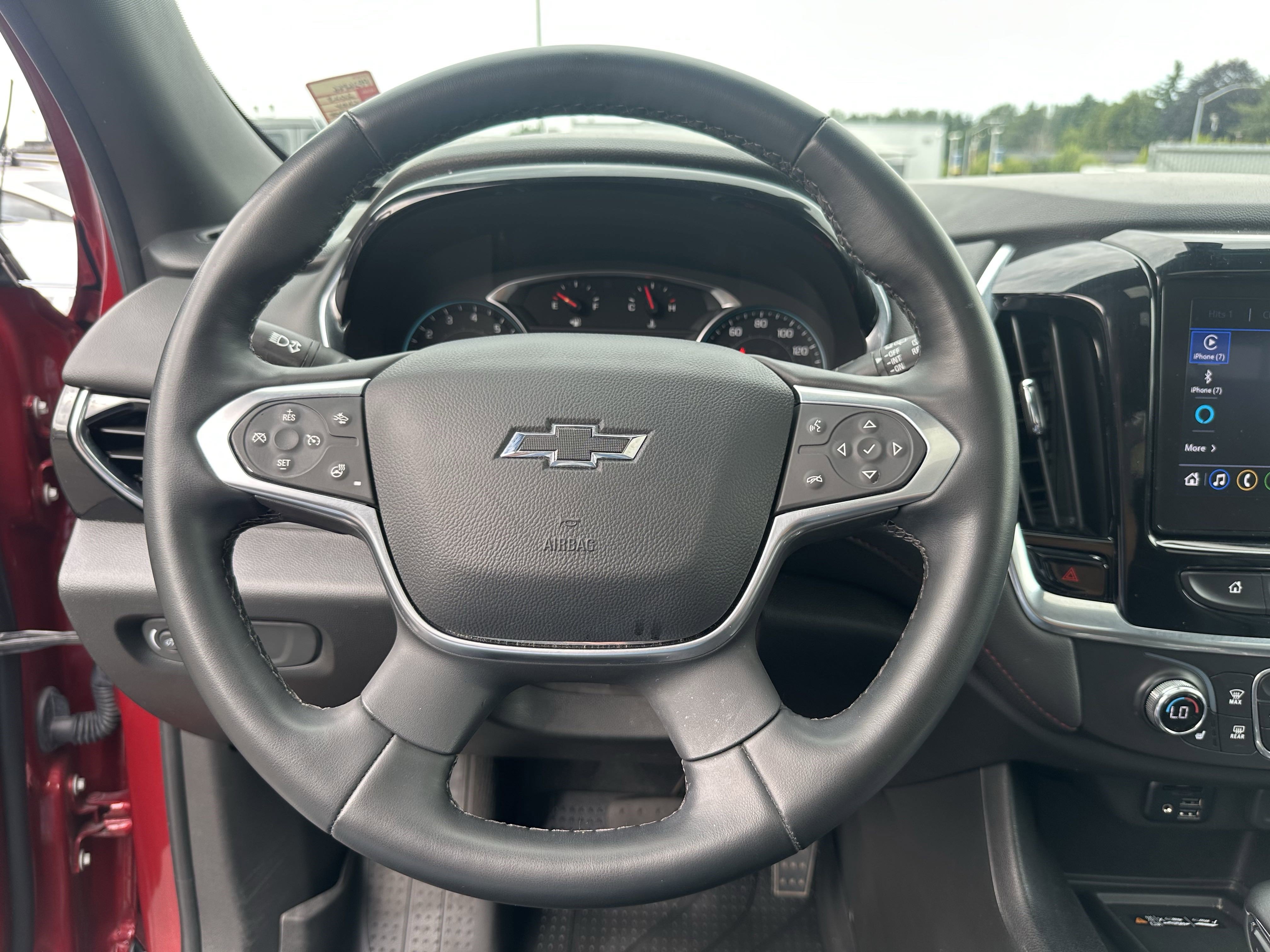 Used 2023 Chevrolet Traverse RS image 25