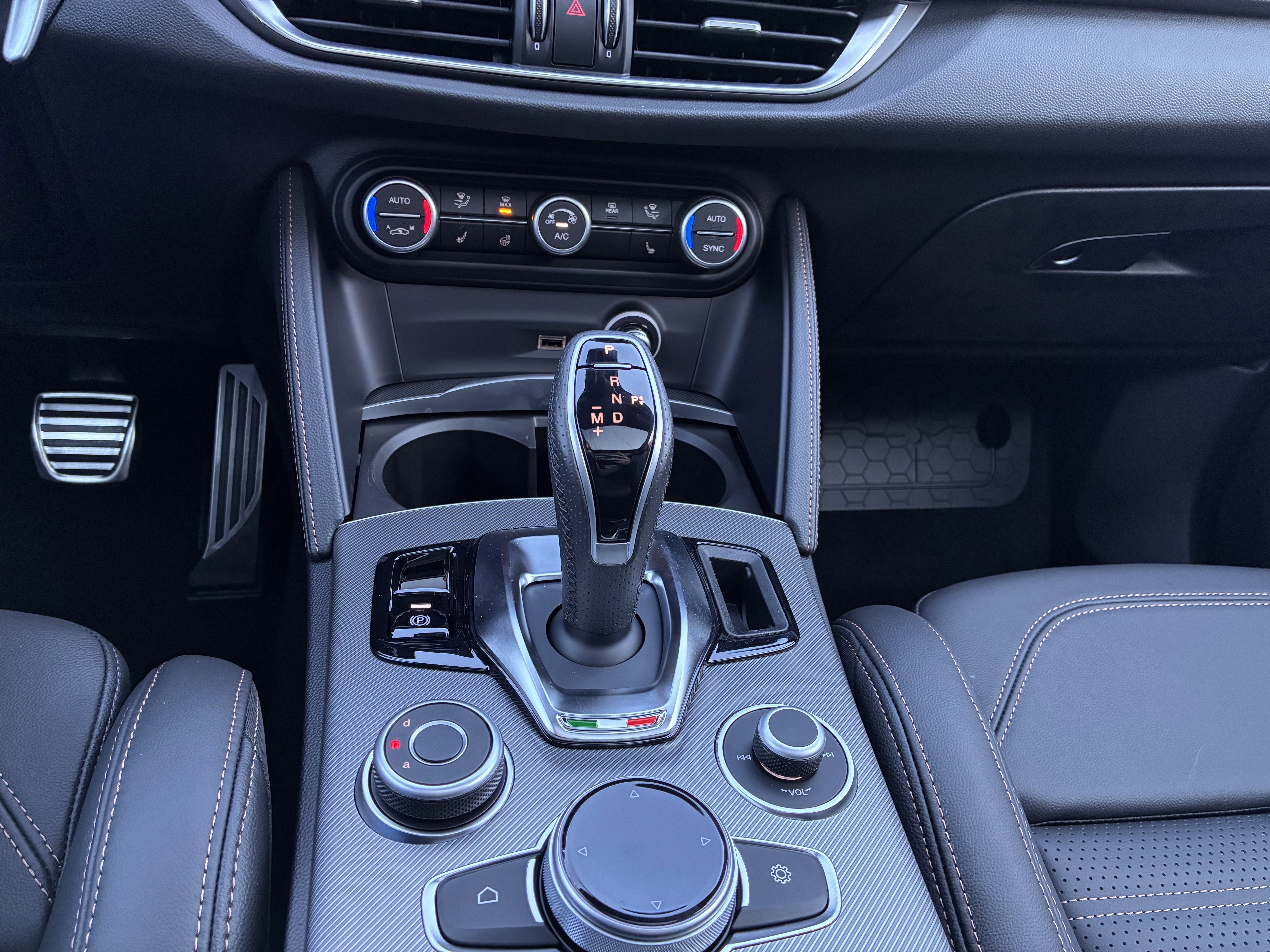 New 2025 Alfa Romeo Stelvio Sprint image 22