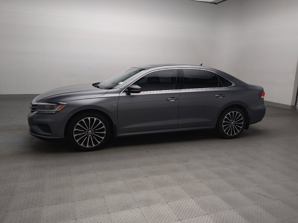 Used 2022 Volkswagen Passat 2.0T FWD image 2