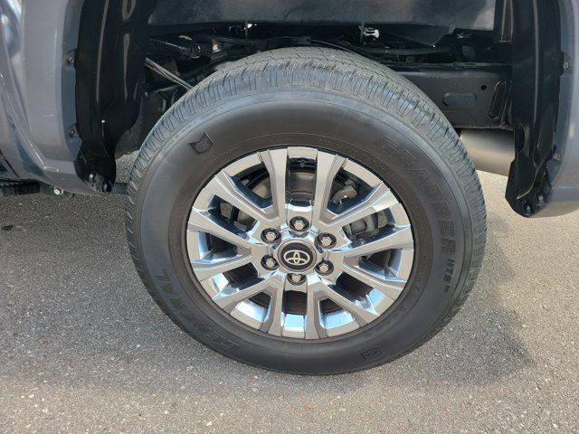 Used 2024 Toyota Tacoma Limited w/ Limited Package (LT) AWD/4WD image 30