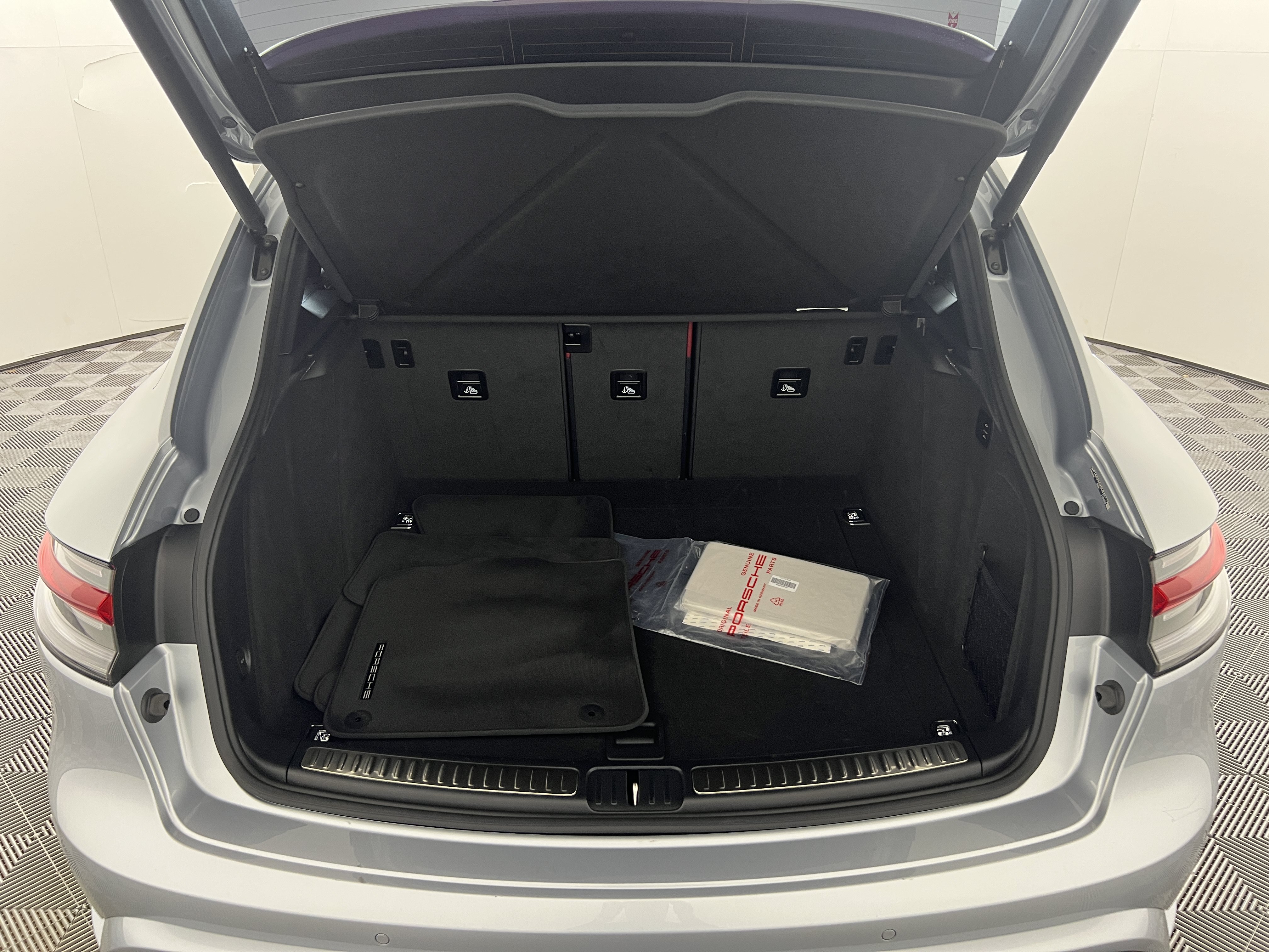 Certified 2025 Porsche Macan S AWD/4WD image 21